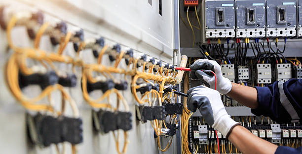 Professional Electrician technician working in Martinsville, IL